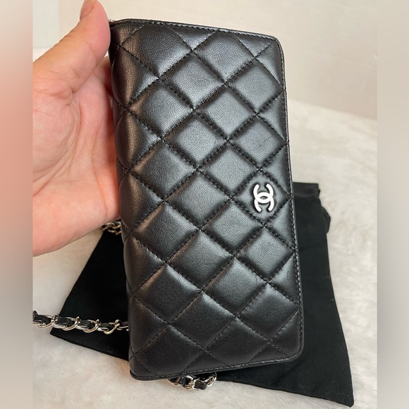 COPY - CHANEL CC QUILTED LAMBSKIN BIFOLD WALLET ON A CHAIN - Picture 3 of 16